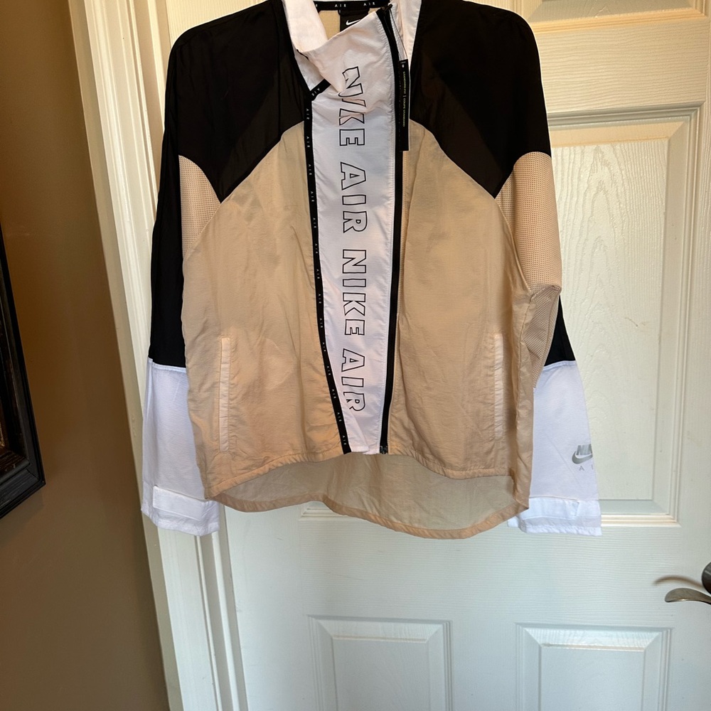 Nike Women's Black and Tan Windbreaker NWT